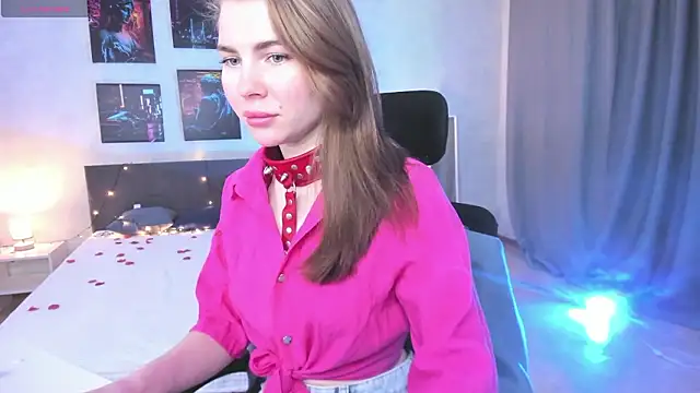 Snapshot of little__isabel chatting on 02-18-26, 01:45 little isabel online show from 02-18-26, 01:45