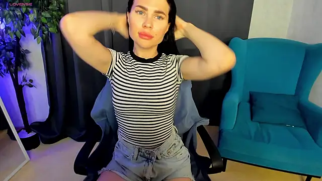 Snapshot of little__isabel chatting on 07-02-26, 08:09 little isabel online show from 07-02-26, 08:09
