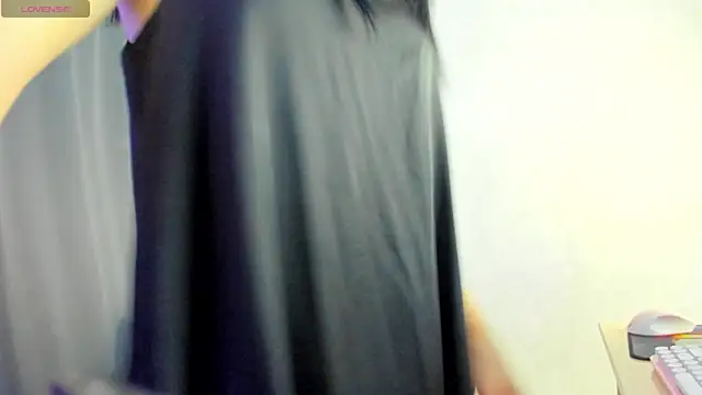 Snapshot of little__isabel chatting on 07-12-26, 01:29 little isabel online show from 07-12-26, 01:29