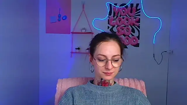 Esmi Winter online show from 02-15-26, 06:10