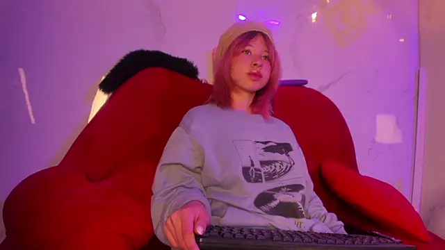 Snapshot of kitty_gang_ chatting on 02-16-26, 01:29 kitty gang online show from 02-16-26, 01:29