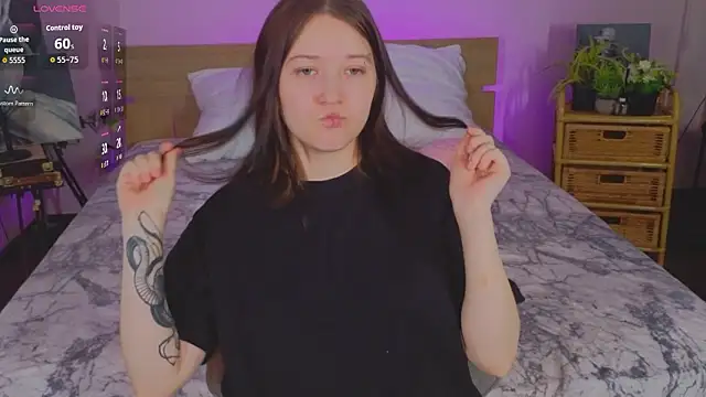 Snapshot of MmollyMay chatting on 02-18-26, 10:00 MmollyMay online show from 02-18-26, 10:00