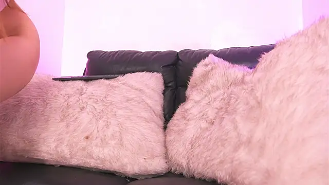 Shopie Colucci online show from 04-10-26, 01:27