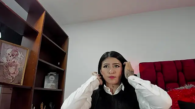 Snapshot of LuciadelaVega chatting on 02-24-26, 07:01 LuciadelaVega online show from 02-24-26, 07:01