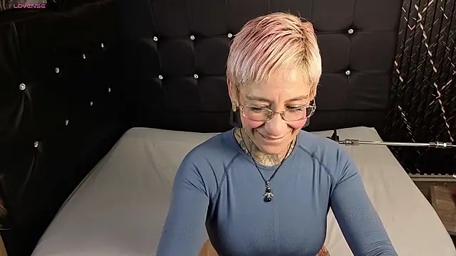 Everlyn sexx online show from 03-18-26, 01:14