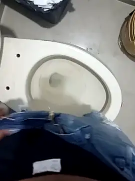 Snapshot of fercheyy chatting on 02-25-26, 04:16 fercheyy online show from 02-25-26, 04:16