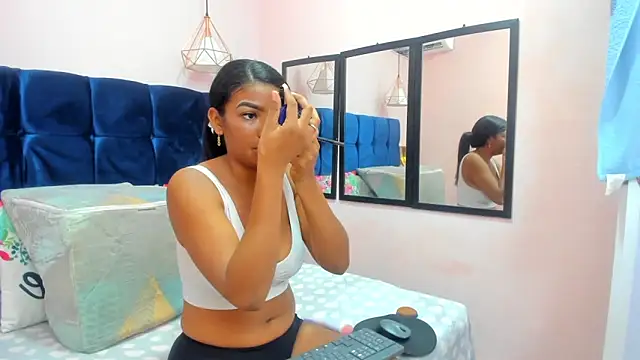 Snapshot of Sexy_ebony_1 chatting on 04-19-26, 12:15 Sexy ebony 1 online show from 04-19-26, 12:15