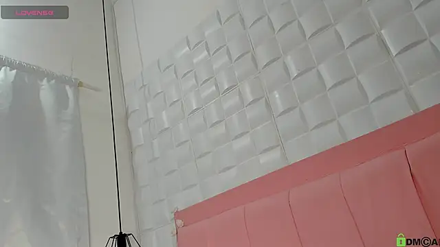 Snapshot of _Victoria_milf_ chatting on 04-25-26, 08:28 Victoria milf online show from 04-25-26, 08:28