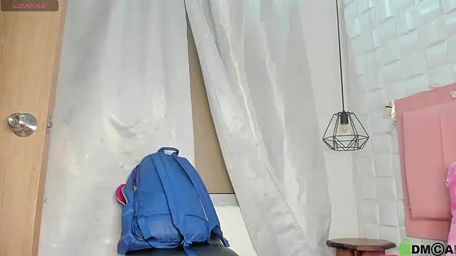 Snapshot of _Victoria_milf_ chatting on 05-27-26, 07:44 Victoria milf online show from 05-27-26, 07:44