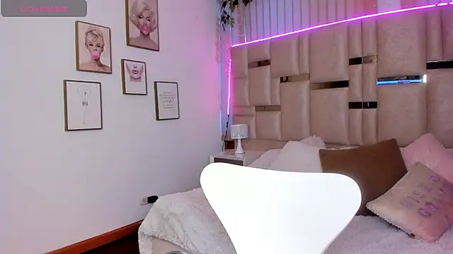 Snapshot of Maya-jhons chatting on 02-17-26, 11:29 Maya-jhons online show from 02-17-26, 11:29