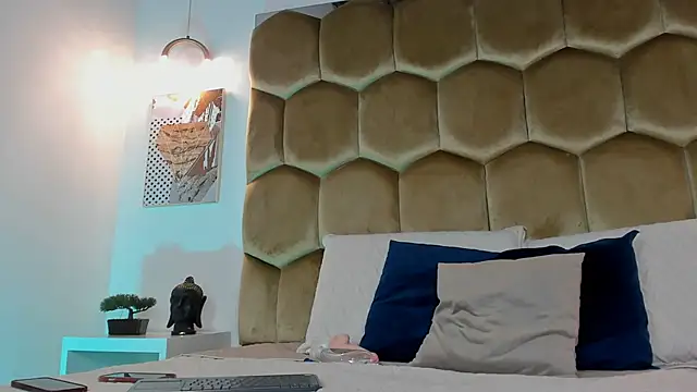 Snapshot of Mia_Reyesjs chatting on 02-18-26, 09:55 Mia Reyesjs online show from 02-18-26, 09:55