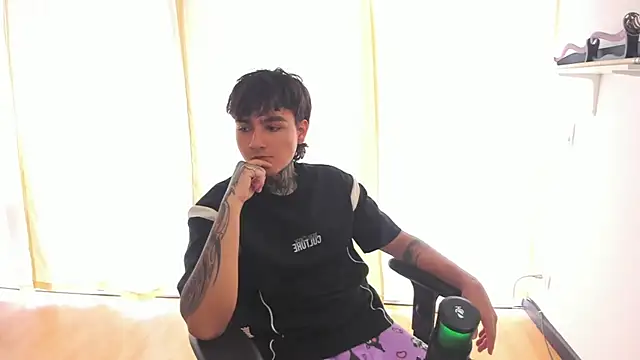 Snapshot of Your_Tao chatting on 02-11-26, 03:17 Your Tao online show from 02-11-26, 03:17