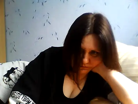 LockyCharm111 online show from 04-08-26, 10:26