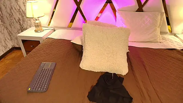 Annie Thompson  online show from 03-01-26, 03:08