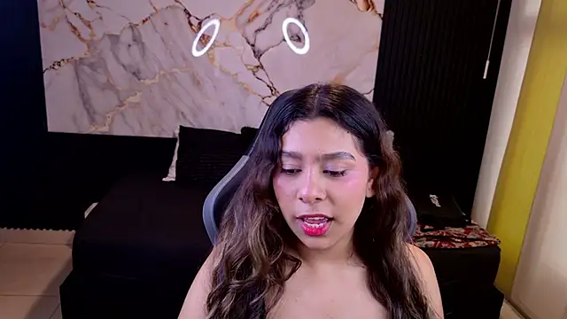 Snapshot of Sophie19__ chatting on 02-17-26, 12:12 Sophie19 online show from 02-17-26, 12:12