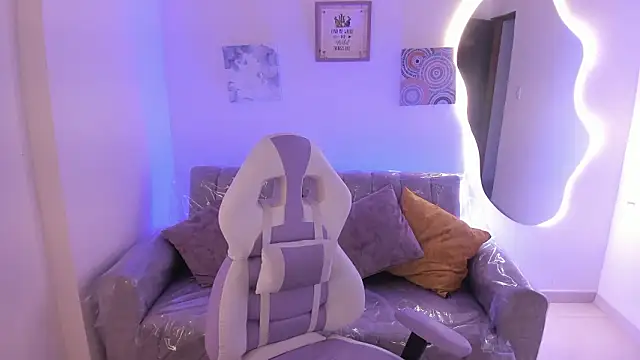 Snapshot of Afrodita_rouss chatting on 02-16-26, 08:16 Afrodita rouss online show from 02-16-26, 08:16