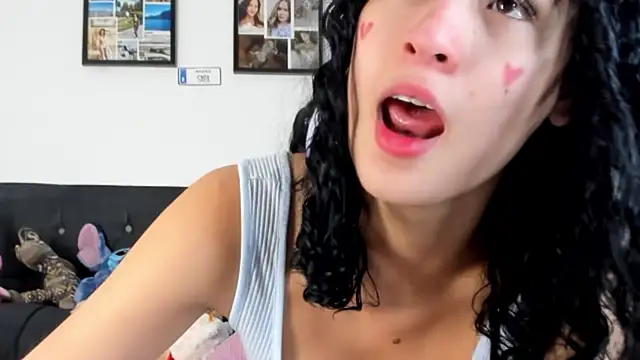 Snapshot of catalina_santana4 chatting on 02-12-26, 03:23 catalina santana4 online show from 02-12-26, 03:23