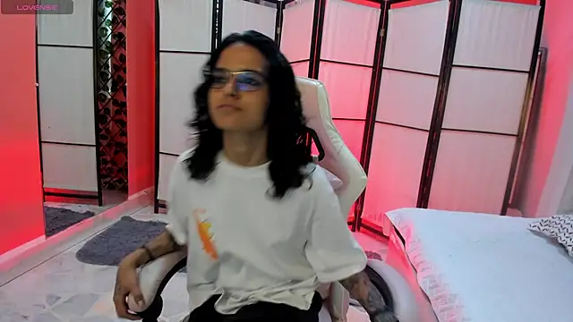 Snapshot of Julianne_7 chatting on 02-24-26, 09:02 Julianne 7 online show from 02-24-26, 09:02