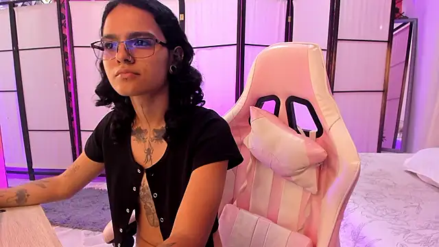 Julianne 7 online show from 03-04-26, 08:15