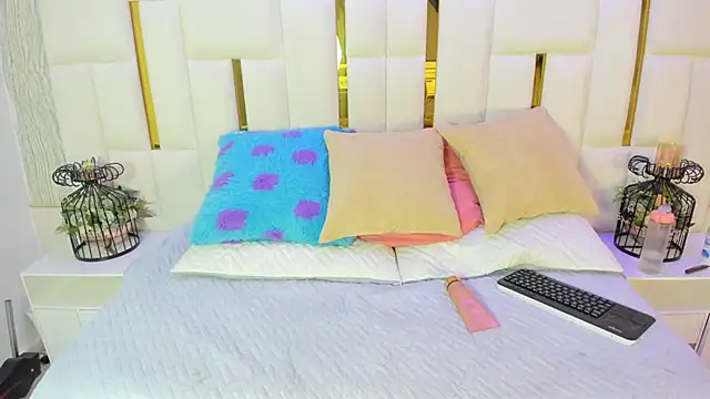 Snapshot of Bunny_Blush1 chatting on 02-14-26, 07:43 Bunny Blush1 online show from 02-14-26, 07:43