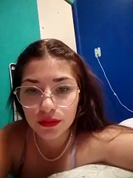 Snapshot of Luna33- chatting on 02-15-26, 07:32 Luna33- online show from 02-15-26, 07:32