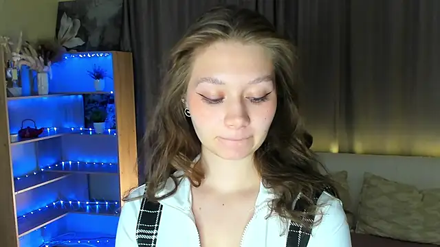 Snapshot of HolliBillig chatting on 03-29-26, 07:03 HolliBillig online show from 03-29-26, 07:03