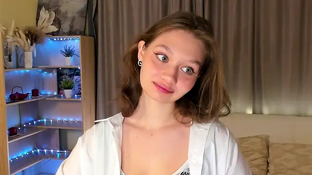 Snapshot of HolliBillig chatting on 04-14-26, 07:20 HolliBillig online show from 04-14-26, 07:20