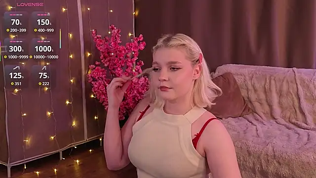 Snapshot of TobiteAnnie chatting on 02-26-26, 04:28 TobiteAnnie online show from 02-26-26, 04:28