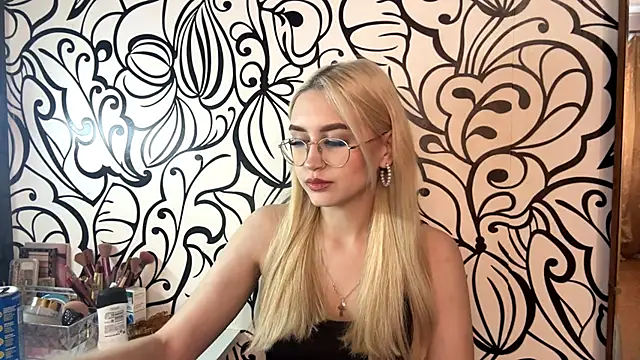 Snapshot of Kat_Catherine chatting on 02-25-26, 10:25 Kat Catherine online show from 02-25-26, 10:25