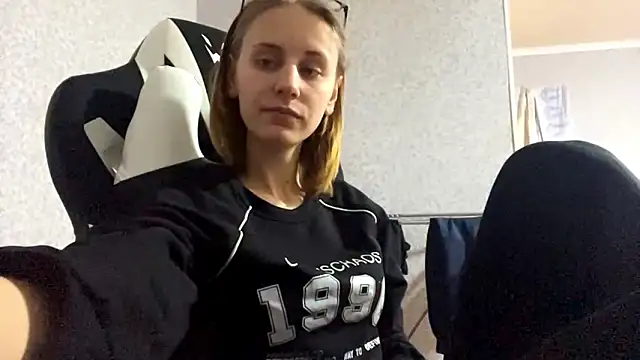 Sweety Burger online show from 02-18-26, 04:14