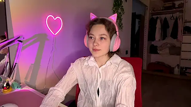 Snapshot of SlunkRear chatting on 02-15-26, 10:06 SlunkRear online show from 02-15-26, 10:06