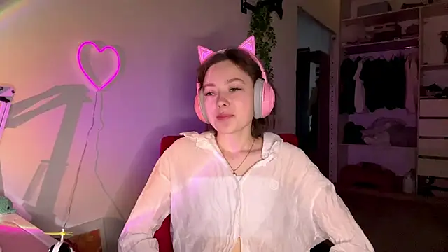 Snapshot of SlunkRear chatting on 02-19-26, 10:06 SlunkRear online show from 02-19-26, 10:06