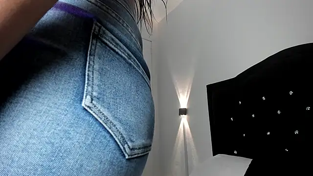 Snapshot of gisell_antonella chatting on 04-16-26, 01:01 gisell antonella online show from 04-16-26, 01:01