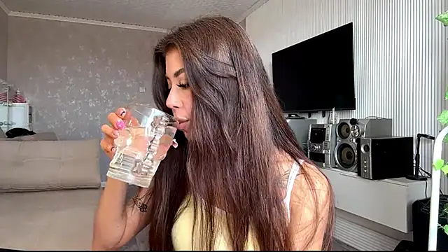 You Club Winx online show from 04-12-26, 07:13