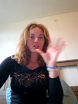 sweetsophie69 online show from 04-24-26, 06:21