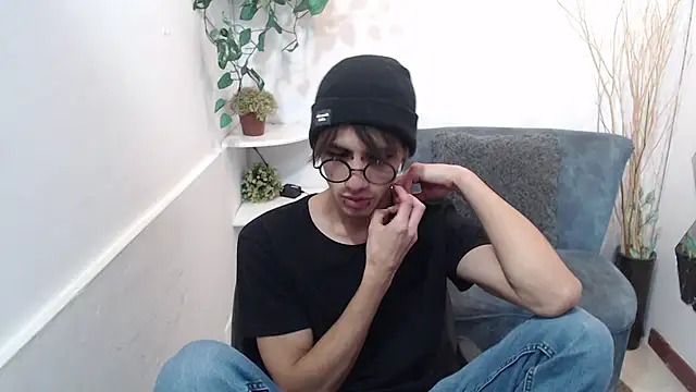 Snapshot of AaronBeer_ chatting on 02-28-26, 11:44 AaronBeer online show from 02-28-26, 11:44