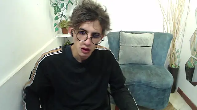 Snapshot of AaronBeer_ chatting on 03-02-26, 12:01 AaronBeer online show from 03-02-26, 12:01