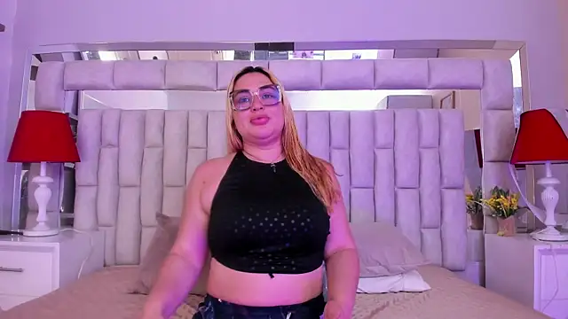 Snapshot of AngellHott_ chatting on 02-18-26, 05:09 AngellHott online show from 02-18-26, 05:09