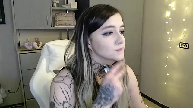 Rin Tozier online show from 04-07-26, 01:06