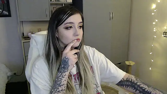 Rin Tozier online show from 04-12-26, 01:32