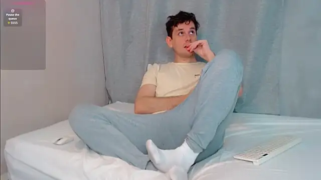 Snapshot of Luc_7 chatting on 02-19-26, 09:11 Luc 7 online show from 02-19-26, 09:11