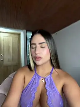 Snapshot of Miilana_ chatting on 05-17-26, 03:04 Miilana online show from 05-17-26, 03:04