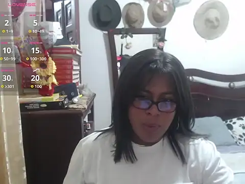 Snapshot of Caprichosa-39 chatting on 02-19-26, 01:23 Caprichosa-39 online show from 02-19-26, 01:23