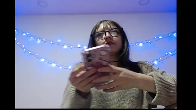 Snapshot of michell_bunny1 chatting on 02-17-26, 04:20 michell bunny1 online show from 02-17-26, 04:20