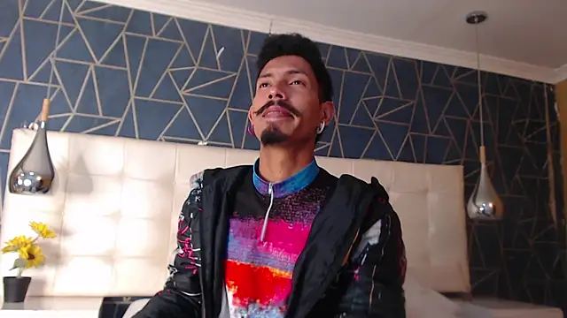 Snapshot of NoaahTylor chatting on 02-13-26, 07:32 NoaahTylor online show from 02-13-26, 07:32