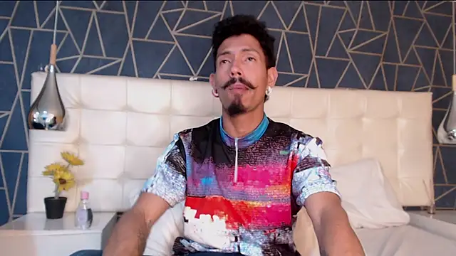 Snapshot of NoaahTylor chatting on 02-18-26, 12:50 NoaahTylor online show from 02-18-26, 12:50