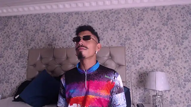 Snapshot of NoaahTylor chatting on 02-21-26, 07:48 NoaahTylor online show from 02-21-26, 07:48