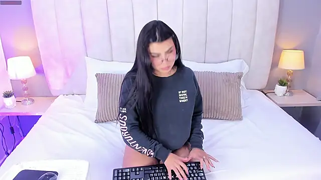 Snapshot of EmyWalton_ chatting on 02-20-26, 12:16 EmyWalton online show from 02-20-26, 12:16