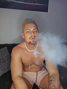 Snapshot of EddyRise- chatting on 02-12-26, 08:26 EddyRise- online show from 02-12-26, 08:26