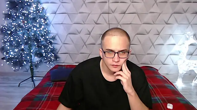 Snapshot of Pure_Aura chatting on 02-14-26, 09:33 Pure Aura online show from 02-14-26, 09:33